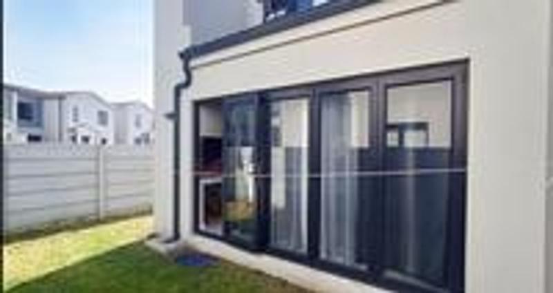 3 Bedroom Property for Sale in Peerless Park Western Cape